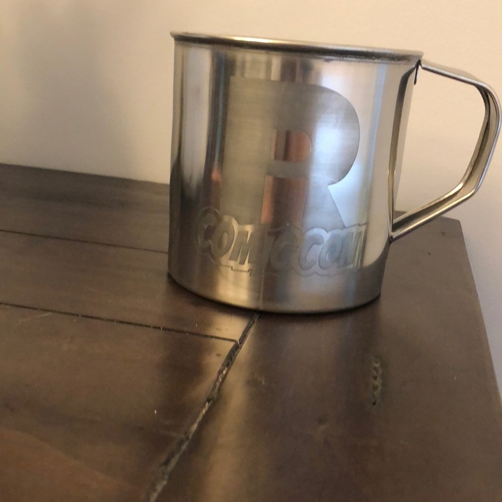 R comic con steel cup
